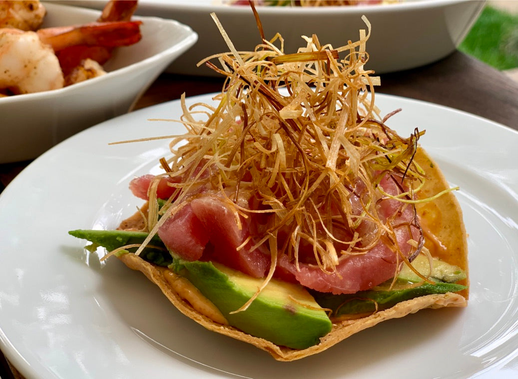 Tostadas de atún y poro frito