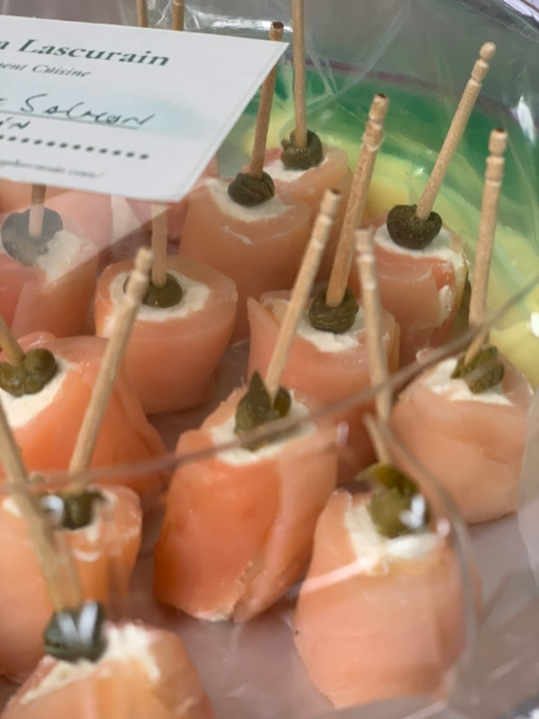 Rollitos de salmón ahumado al limón