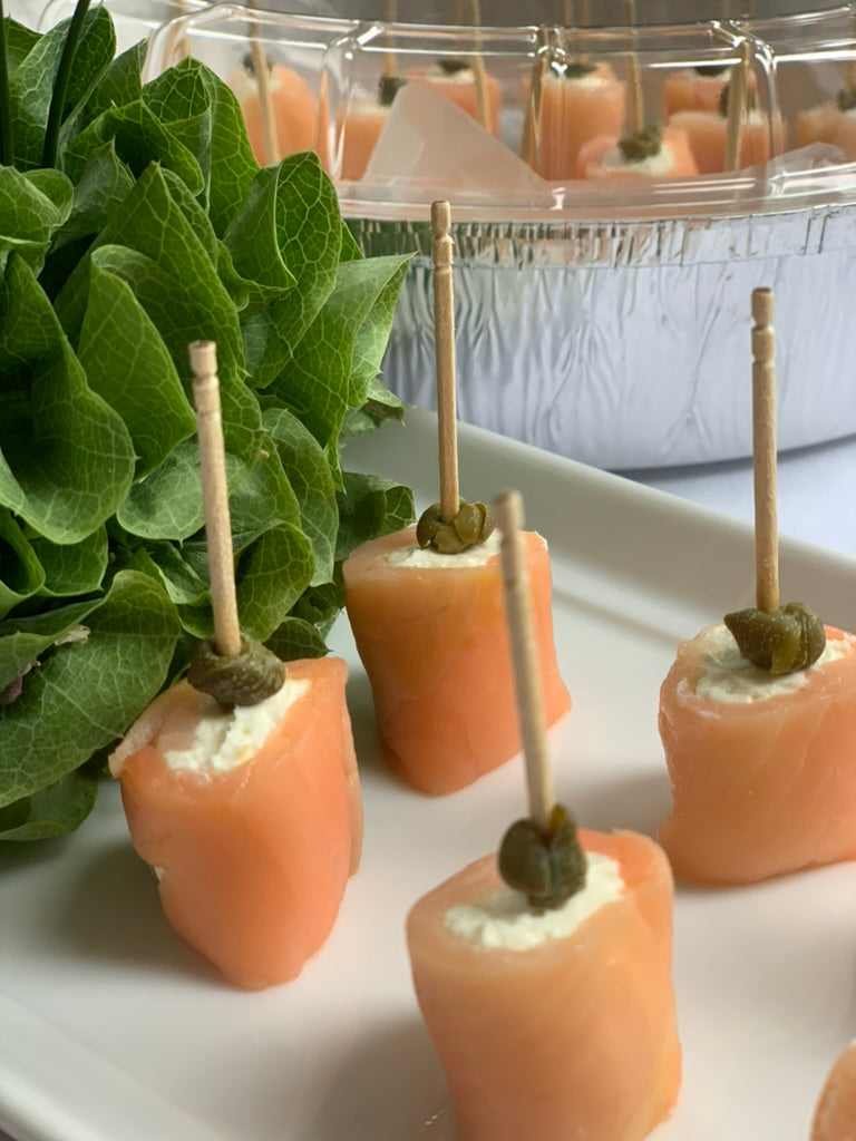 Rollitos de salmón ahumado al limón