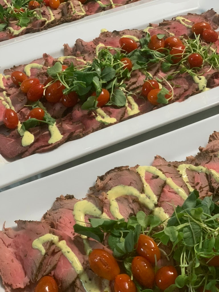 Carpaccio de roast beef de filete en salsa de mostaza y estragón