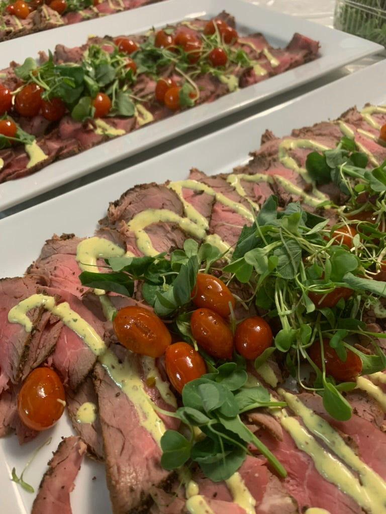 Carpaccio de roast beef de filete en salsa de mostaza y estragón