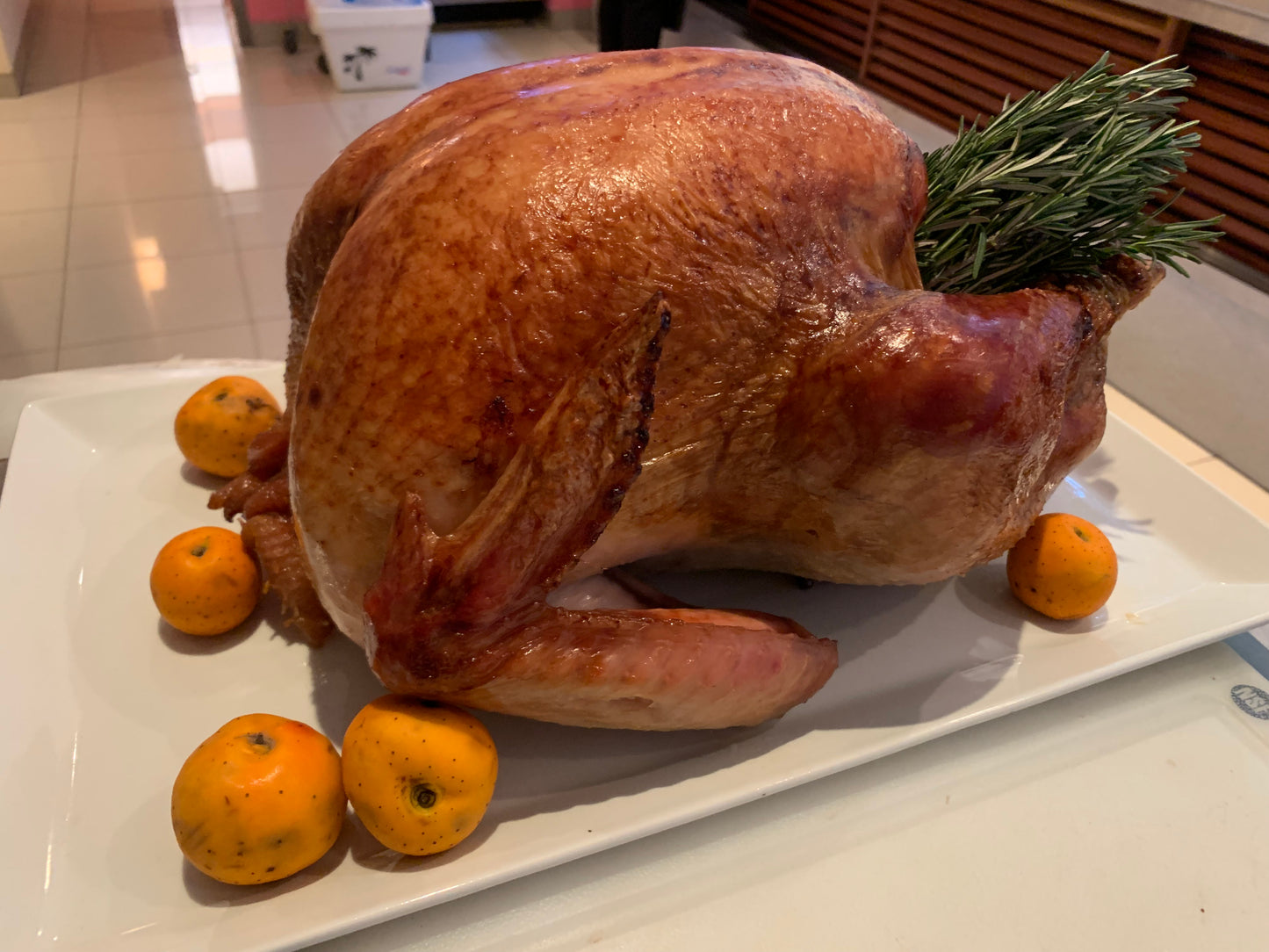 Jugoso pavo horneado listo para servir.