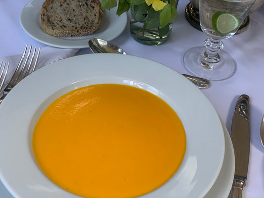 Esta delicada sopa de zanahoria es ideal para cualquier ocasión. Porción para 4 personas.