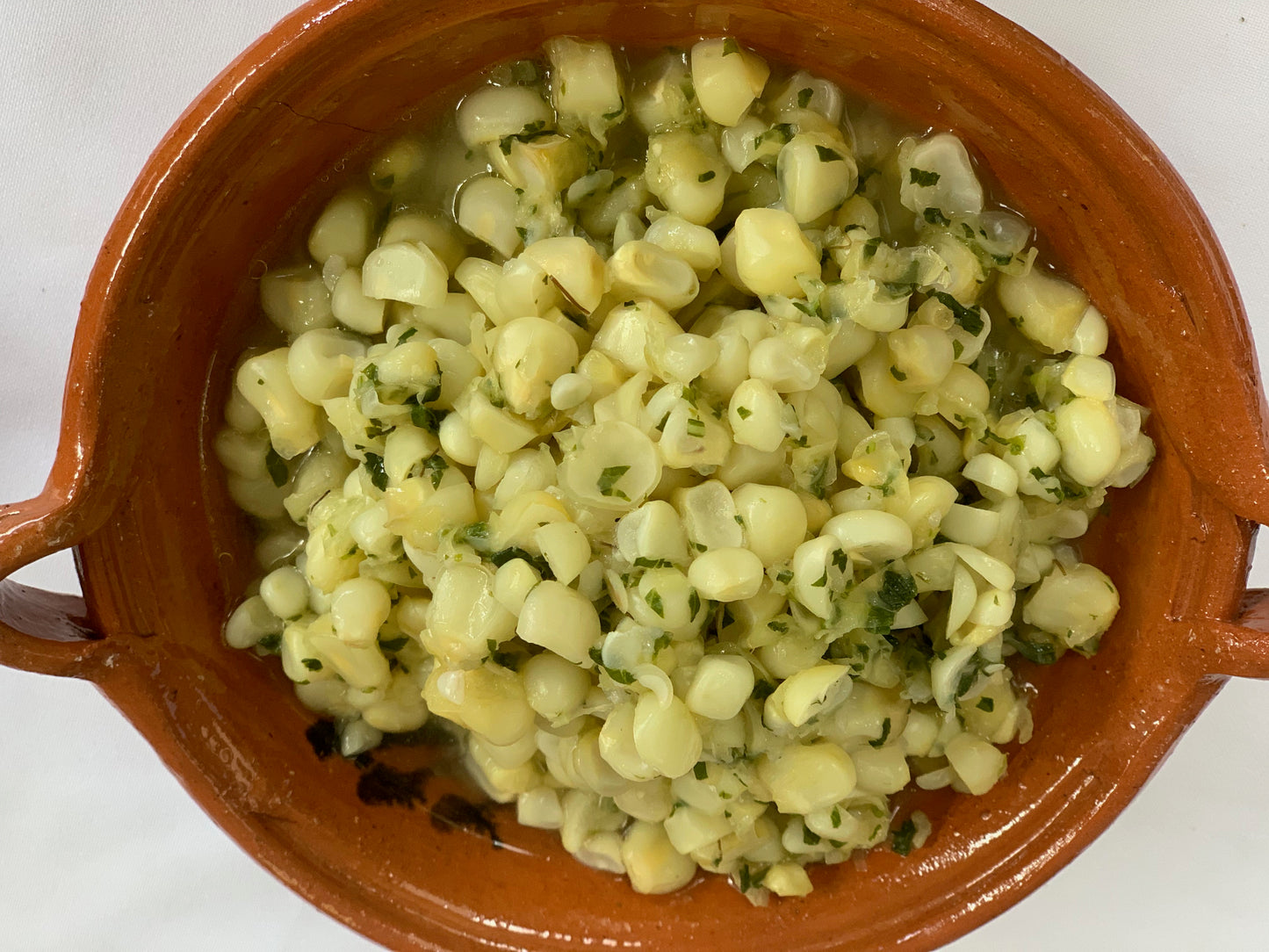 Esquites gourmet con maíz cacahuazintle. La porción incluye un litro, ideal para 5 personas.