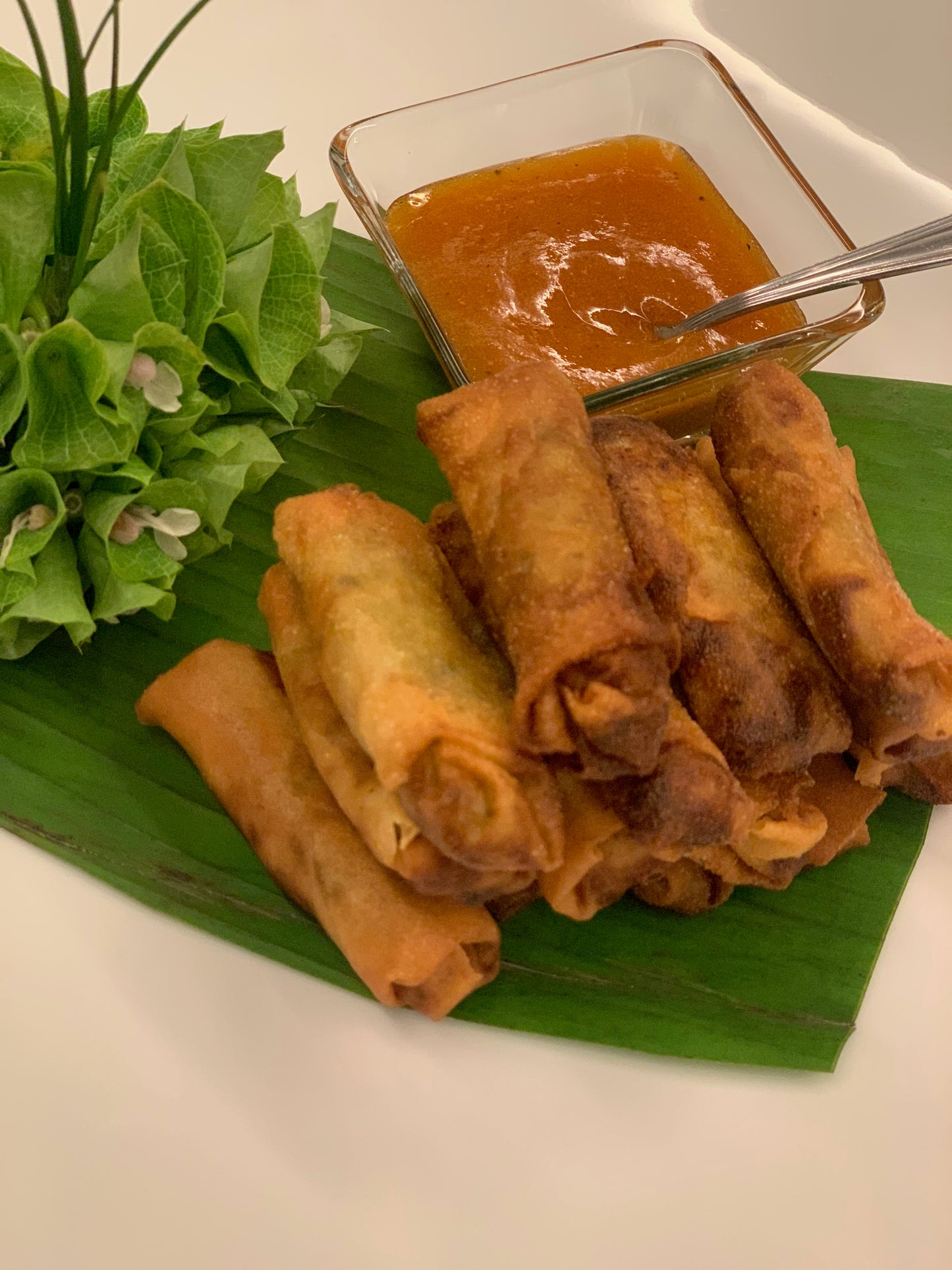 Rellenos de una deliciosa mezcla de verduras con un toque de jengibre acompañados con una salsa de chabacano.