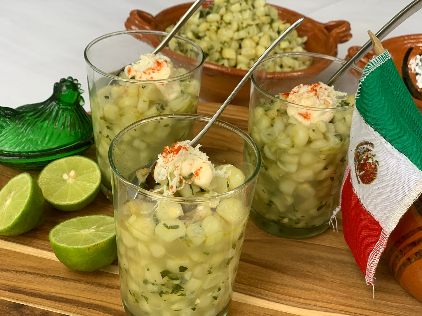 Esquites gourmet con maíz cacahuazintle. La porción incluye un litro, ideal para 5 personas.